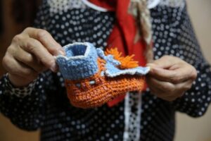 Волгоградцев просят не оставлять болеющих детей с бабушками