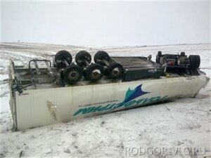 В Волгоградской области астраханец пострадал при опрокидывании фуры