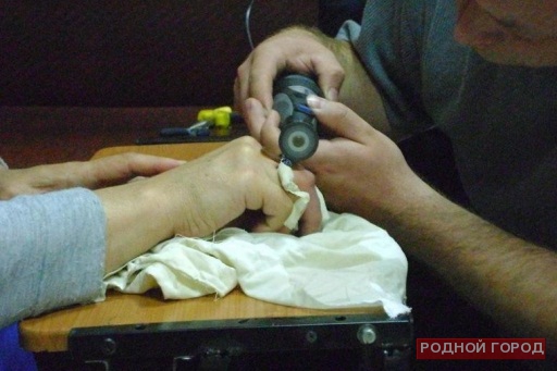 В Волгограде спасатели помогли мужчине снять обручальное кольцо