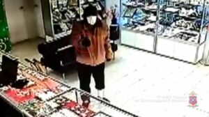 В Котово задержан налетчик на костылях, ограбивший ювелирный салон