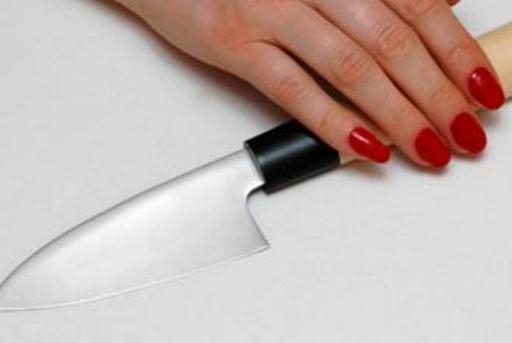 В Волгограде 23-летняя девушка ударила ножом в живот сожителя