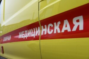 В Волгоградской области машина врезалась в дерево