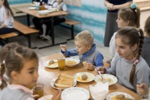 Волгоградские родители поддержали бесплатные завтраки для первоклассников