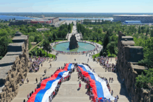 Волонтеры провели экскурсию по центру Волгограда