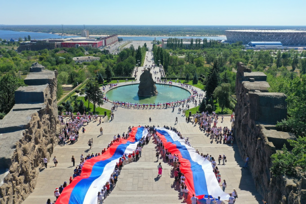 Волонтеры провели экскурсию по центру Волгограда