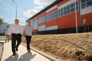 Губернатор и глава Волгограда проинспектировали строительство нового ФОКа