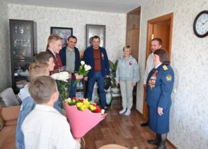 Руководство силовых ведомств поздравило ветерана УИС с 9 Мая