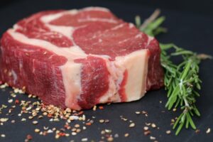 Ученые рассказали о влиянии красного и переработанного мяса на здоровье