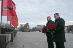 Губернатор Бочаров почтил память погибших в годы ВОВ