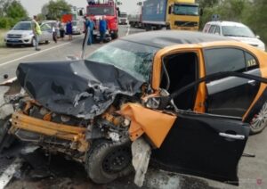 Водитель иномарки под Волгоградом лоб в лоб протаранил автобус и погиб