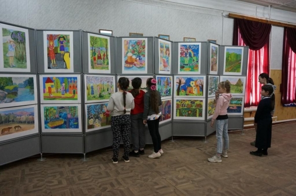 В Волгоградской области открылась передвижная выставка детских рисунков