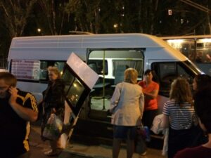 Пьяный волгоградец вышел из маршрутки вместе с дверью