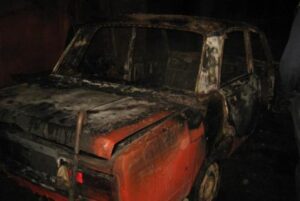 В Волгоградской области из-за неисправности сгорело два автомобиля «ВАЗ-2105»