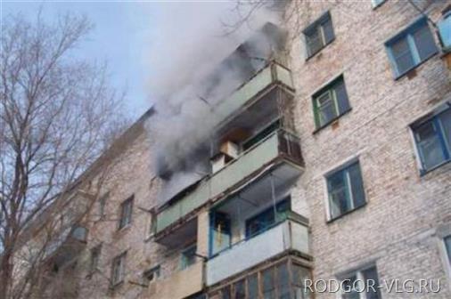 При пожаре на лоджии спасли человека в Волгограде