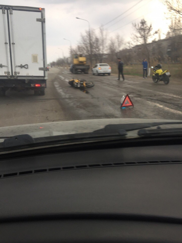 В Волгограде автокран насмерть переехал мотоциклиста