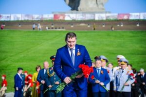 На Мамаевом кургане волгоградцы почтили память погибших в годы ВОВ