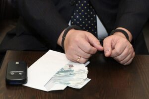 В Волгограде сотрудник Росимущества незаконно купил внедорожник на торгах