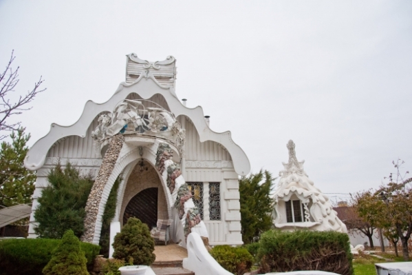 Волгоградец живет в архитектурном шедевре из «мороженого»