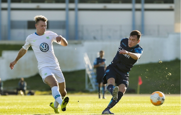 «Витесс» Леонида Слуцкого крупно уступил немецкому «Вольфсбургу»