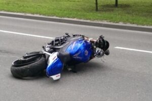 Под Волгоградом на трассе погиб 33-летний байкер