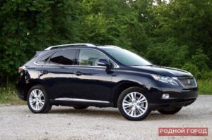 С автостоянки в центре Волгограде угнали элитную иномарку