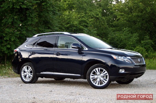 С автостоянки в центре Волгограде угнали элитную иномарку