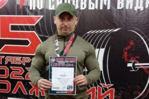 Волгоградский пристав установил мировой рекорд по жиму штанги