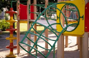 В МЧС напомнили волгоградцам о правилах безопасности на площадках для детей