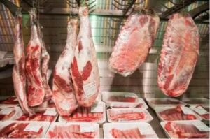 Владельца кафе в Михайловке заставили уничтожить мясо без документов