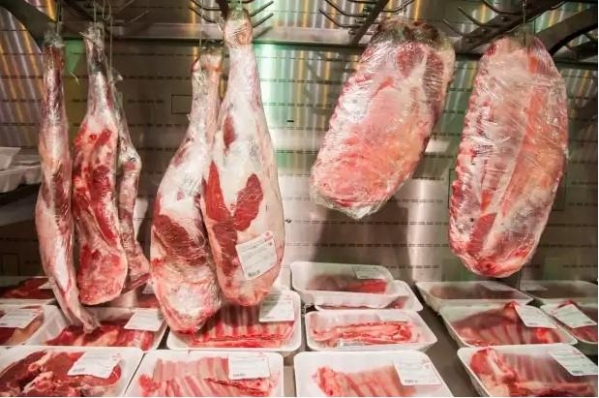 Владельца кафе в Михайловке заставили уничтожить мясо без документов