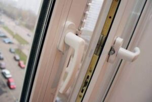 В Камышине 5-летняя девочка выпала с 9 этажа и погибла