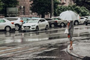 Грозы и мощные дожди обрушатся на Волгоградскую область