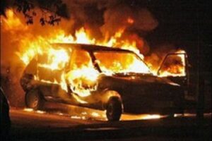 В Волгоградской области посреди ночи неизвестные сожгли два «ВАЗа»