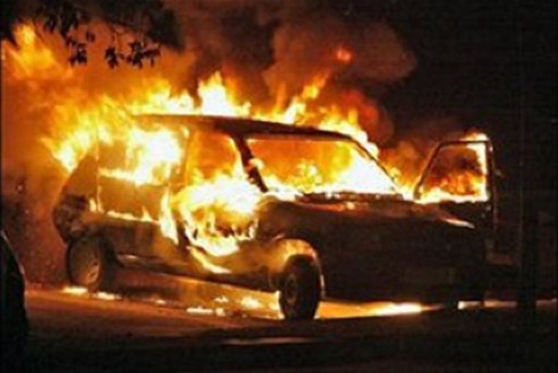 В Волгоградской области посреди ночи неизвестные сожгли два «ВАЗа»