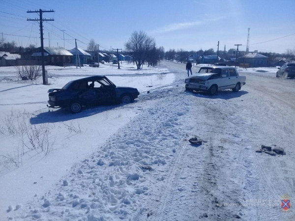 В Жирновском районе столкнулись два ВАЗа
