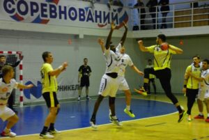 Волгоградский «Каустик» уступил в волжском дерби