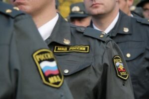 Волгоградских полицейских наградят за спасение мужчины