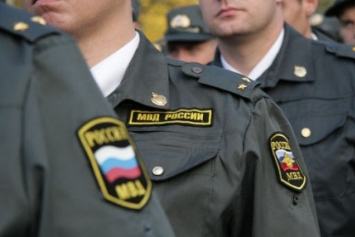 Волгоградских полицейских наградят за спасение мужчины