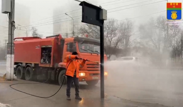 Муниципальные службы наводят порядок на дорогах Волгограда