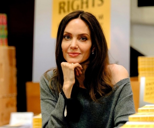 Актриса Анджелина Джоли сыграет главную роль в фильме о высокой моде