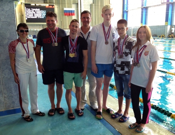 Слабовидящие волгоградские пловцы взяли 20 медалей в Раменском