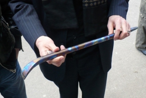 25-летний житель Суровикино избил полицейского монтировкой