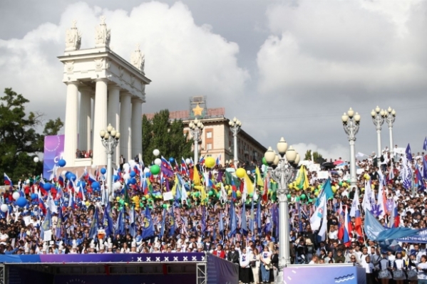 На парад студентов в Волгограде вышли более 8 тысяч первокурсников