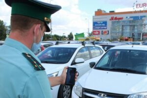 Волгоградка чуть не лишилась машины из-за неуплаты налога