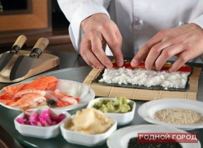 Волгоградский продавец суши украл выручку из сейфа компании