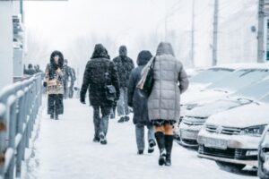 Волгоградцев просят следить за детьми в январские морозы