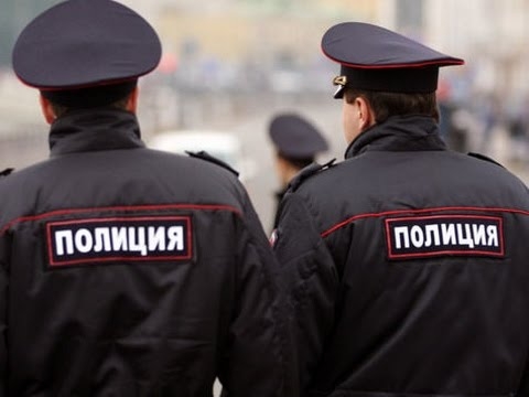 На остановке в Волжском двое ограбили мужчину