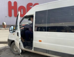 Пассажирка маршрутки: «Водитель выгнал всех потому, что я села спереди»