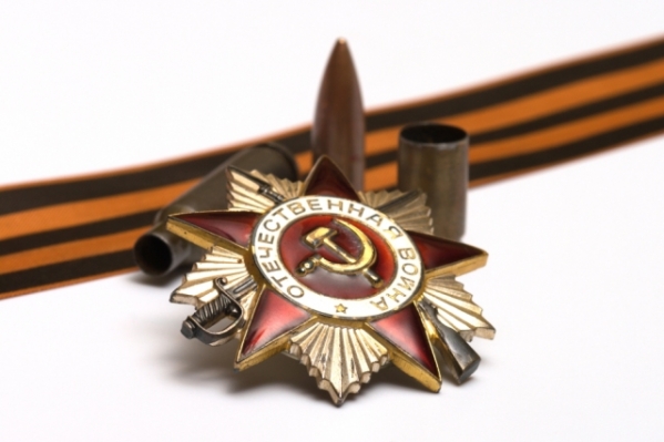 Лихач на “Вольво” протаранил стелу “Слава защитникам Сталинграда”