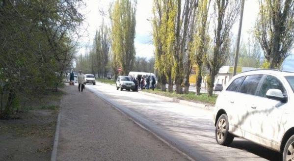 В Волгограде маршрутка с пассажирами врезалась в дерево